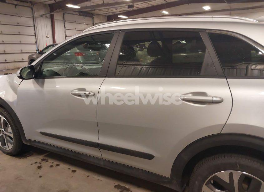 Photo 15 of 2021 Kia Niro EV EX (VIN KNDCC3LG8M5108132)