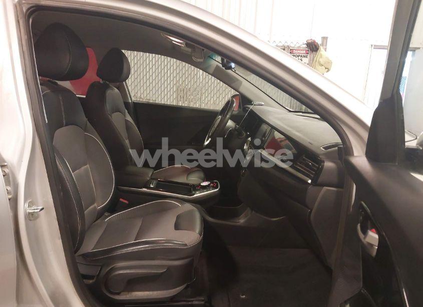 Photo 5 of 2021 Kia Niro EV EX (VIN KNDCC3LG8M5108132)