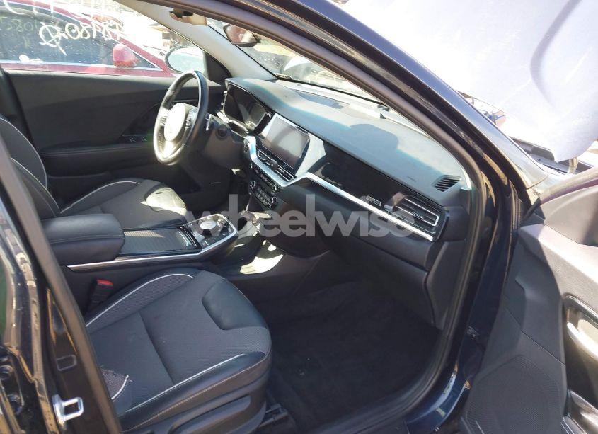 Photo 5 of 2022 Kia Niro EV EX (VIN KNDCC3LG9N5115995)