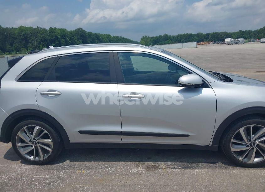 Photo 13 of 2017 Kia Niro TOURING (VIN KNDCE3LC4H5047374)