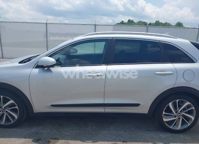 Photo 14 of 2017 Kia Niro TOURING (VIN KNDCE3LC4H5047374)