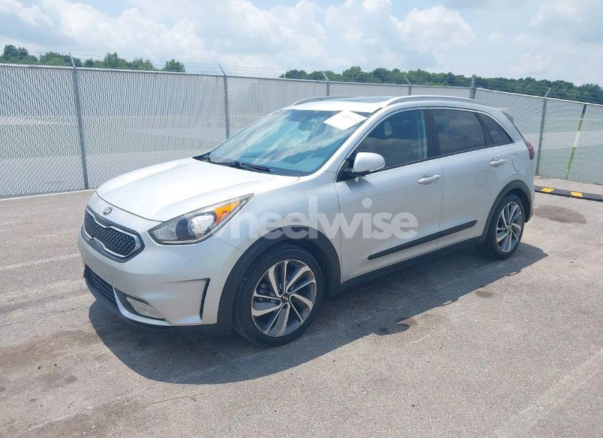 Photo 2 of 2017 Kia Niro TOURING (VIN KNDCE3LC4H5047374)