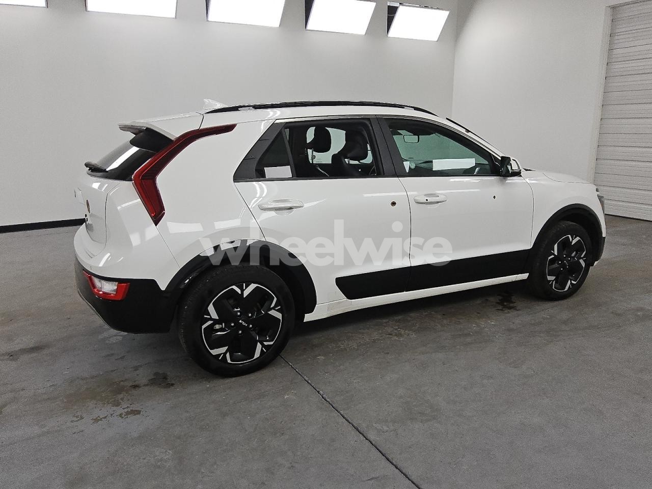 Photo 3 of 2024 KIA NIRO WIND (VIN KNDCR3L16R5099223)