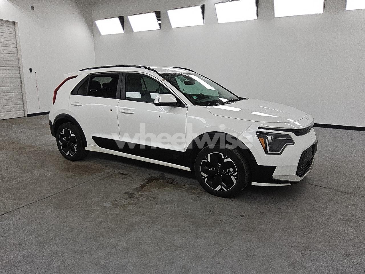 Photo 4 of 2024 KIA NIRO WIND (VIN KNDCR3L16R5099223)