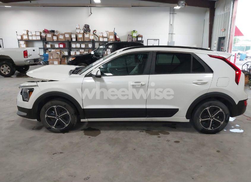 Photo 14 of 2024 Kia Niro EX (VIN KNDCR3LE0R5121073)