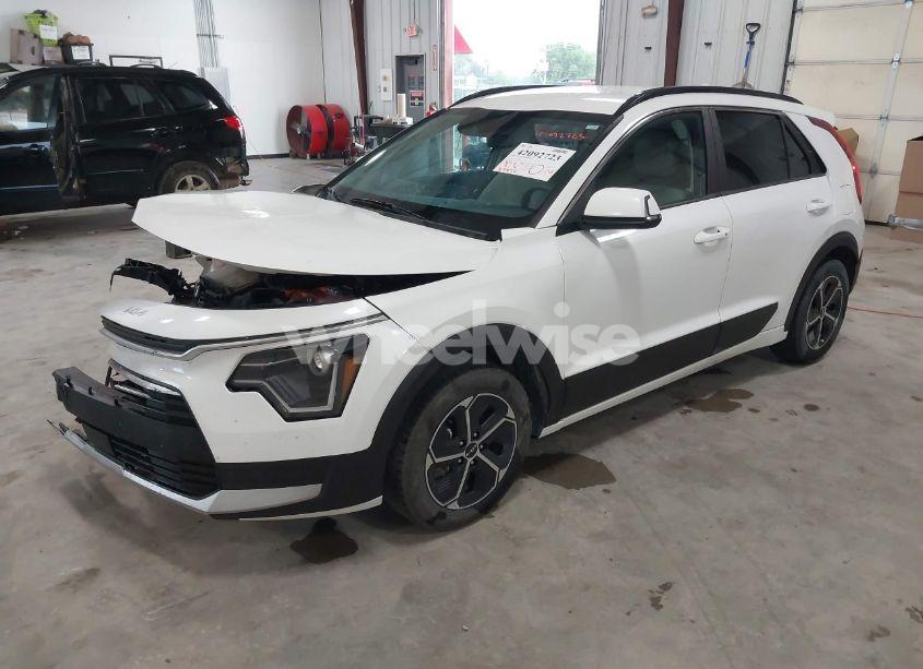 Photo 2 of 2024 Kia Niro EX (VIN KNDCR3LE0R5121073)