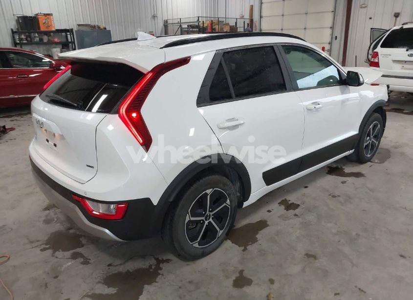 Photo 4 of 2024 Kia Niro EX (VIN KNDCR3LE0R5121073)