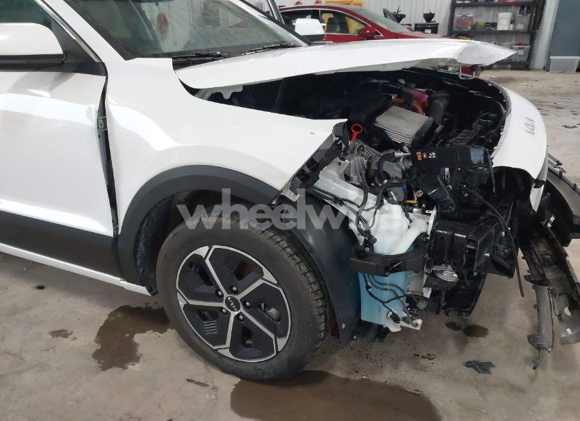 Photo 6 of 2024 Kia Niro EX (VIN KNDCR3LE0R5121073)