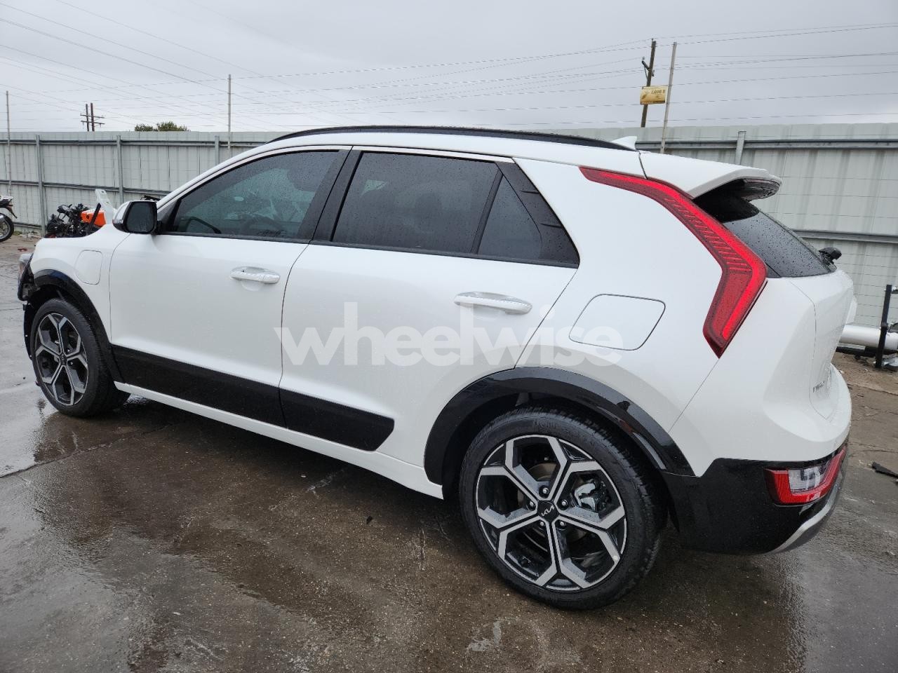 Photo 2 of 2025 KIA NIRO SX TOURING (VIN KNDCR3LF6S5259246)