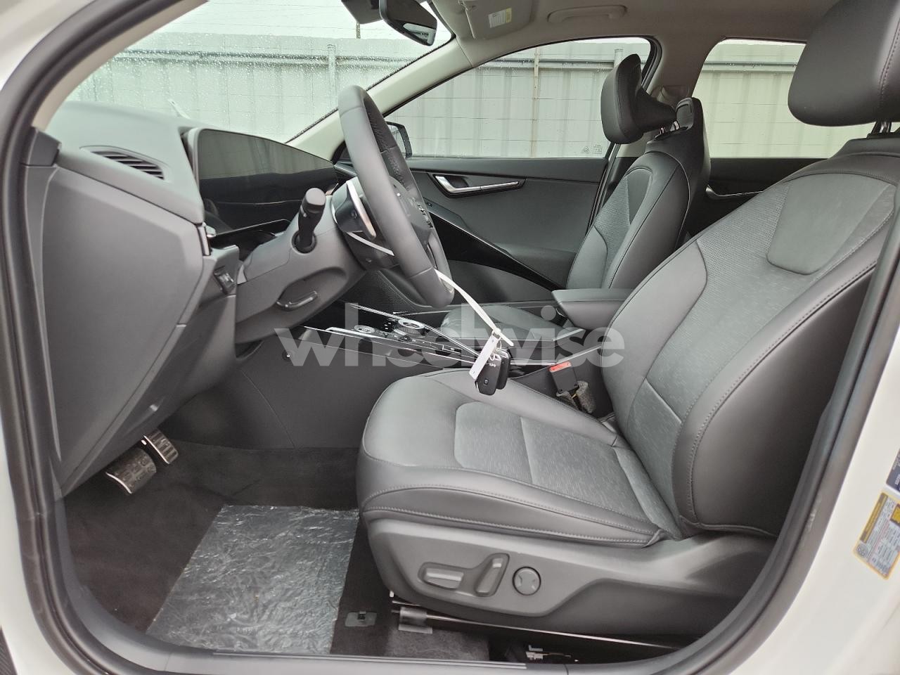 Photo 7 of 2025 KIA NIRO SX TOURING (VIN KNDCR3LF6S5259246)