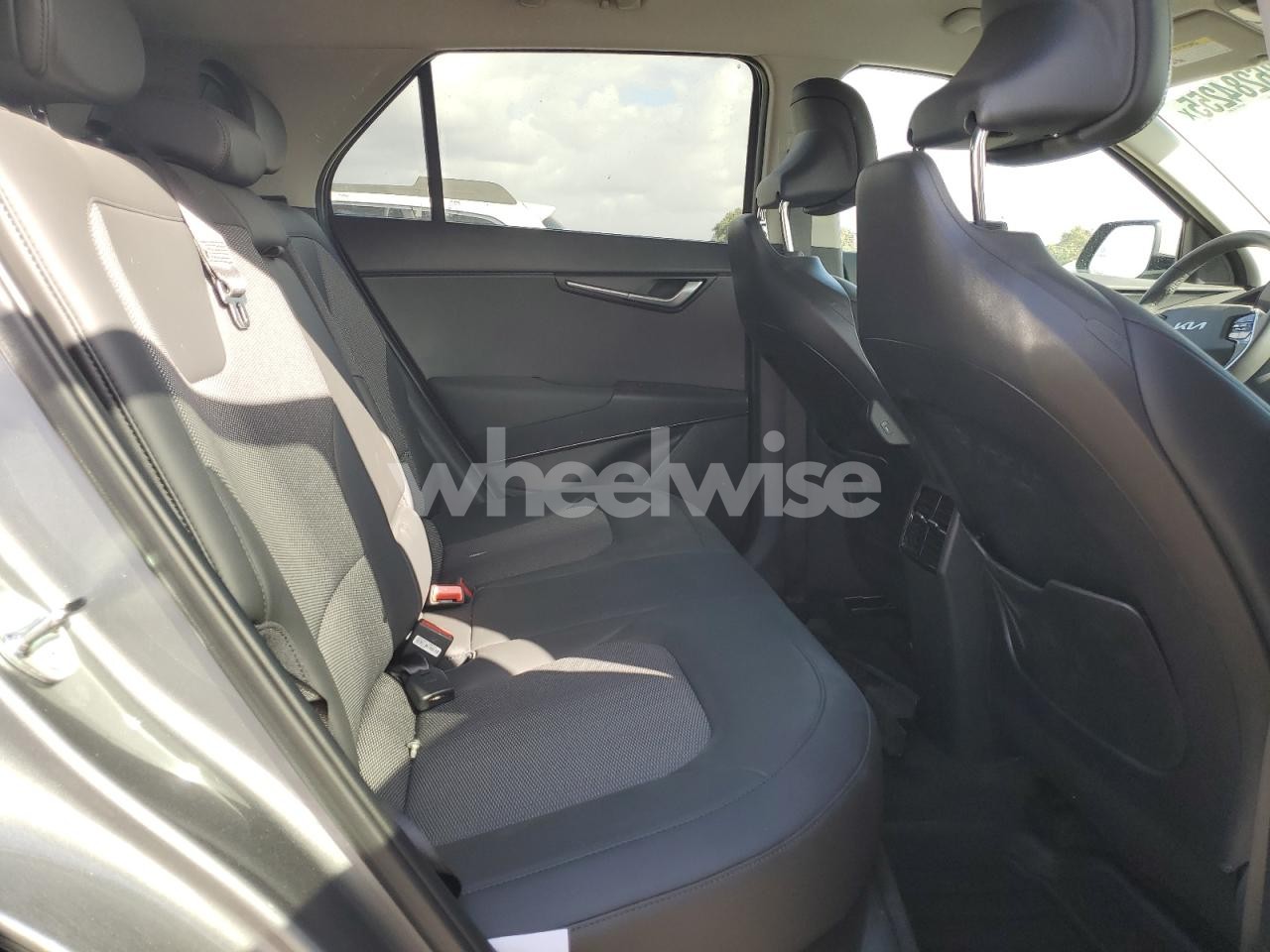 Photo 10 of 2025 KIA NIRO EX (VIN KNDCS3LF0S5277262)