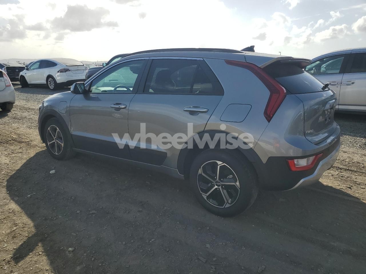 Photo 2 of 2025 KIA NIRO EX (VIN KNDCS3LF0S5277262)