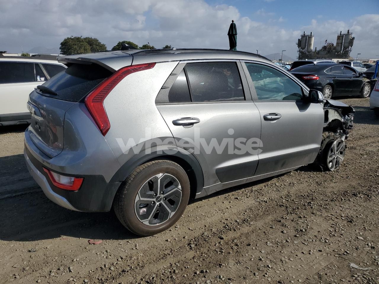 Photo 3 of 2025 KIA NIRO EX (VIN KNDCS3LF0S5277262)