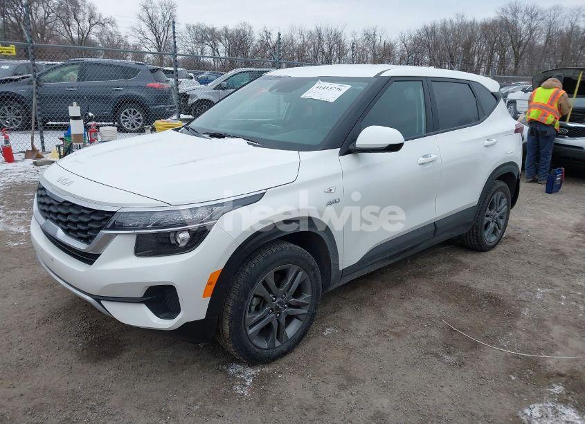 Photo 2 of 2023 Kia Seltos LX (VIN KNDEPCAA0P7449402)