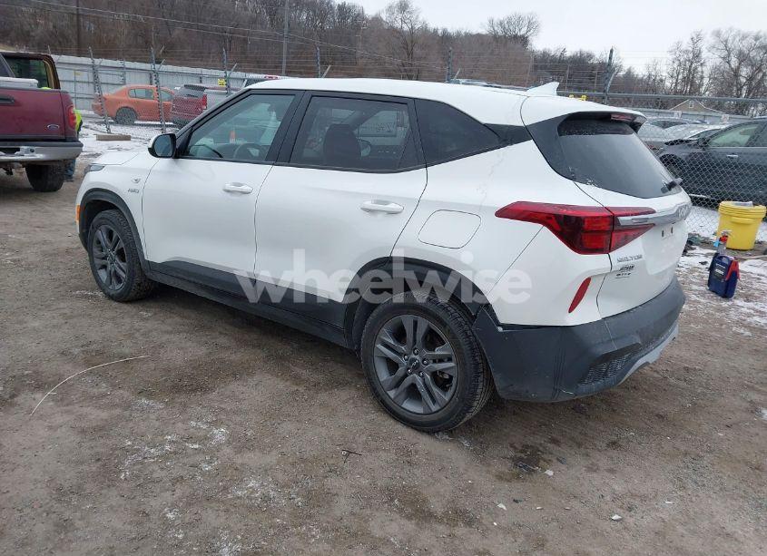 Photo 3 of 2023 Kia Seltos LX (VIN KNDEPCAA0P7449402)