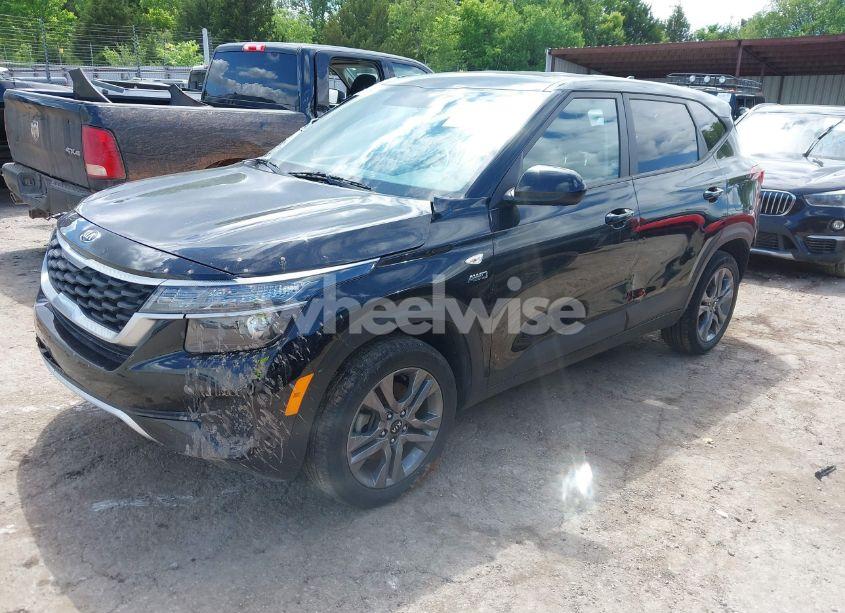 Photo 2 of 2021 Kia Seltos LX (VIN KNDEPCAA5M7159653)