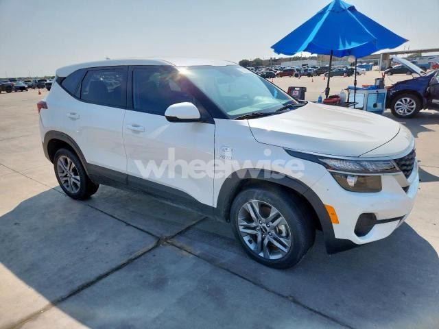 Photo 4 of 2023 KIA SELTOS LX (VIN KNDEPCAA6P7390906)