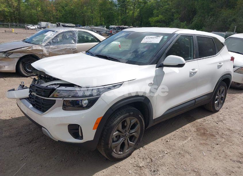 Photo 2 of 2024 Kia Seltos LX (VIN KNDEPCAA6R7614582)