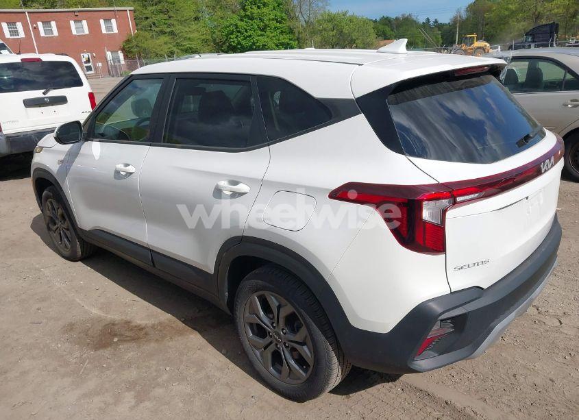 Photo 3 of 2024 Kia Seltos LX (VIN KNDEPCAA6R7614582)