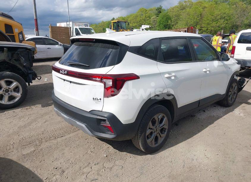 Photo 4 of 2024 Kia Seltos LX (VIN KNDEPCAA6R7614582)