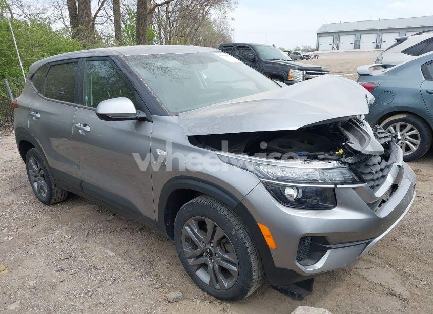 2021 Kia Seltos LX (VIN KNDEPCAA8M7104890) main photo