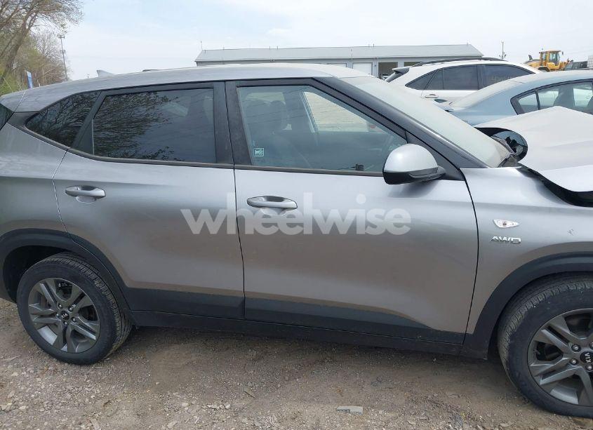 Photo 13 of 2021 Kia Seltos LX (VIN KNDEPCAA8M7104890)