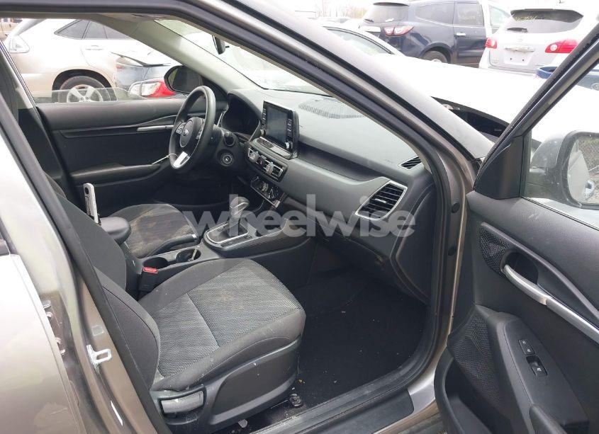 Photo 5 of 2021 Kia Seltos LX (VIN KNDEPCAA8M7104890)