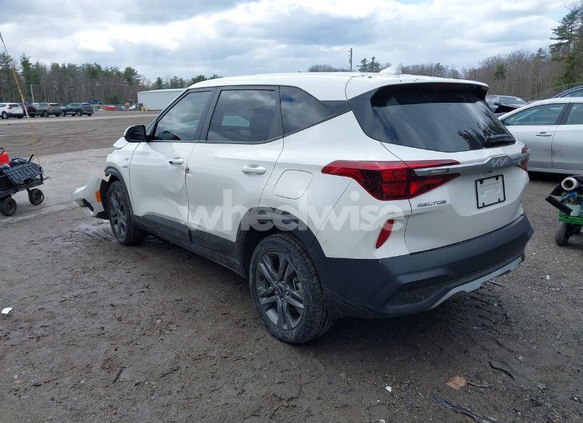 Photo 3 of 2023 Kia Seltos LX (VIN KNDEPCAAXP7387135)