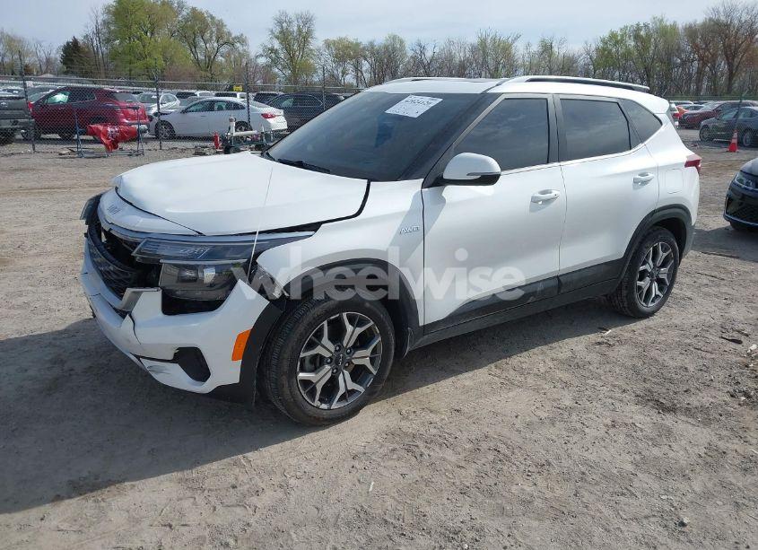 Photo 2 of 2022 Kia Seltos EX (VIN KNDERCAA3N7277308)