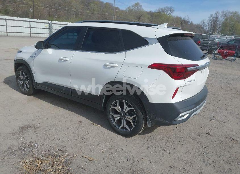 Photo 3 of 2022 Kia Seltos EX (VIN KNDERCAA3N7277308)