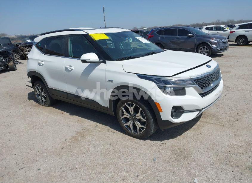 2021 Kia Seltos EX (VIN KNDERCAA4M7165986) main photo