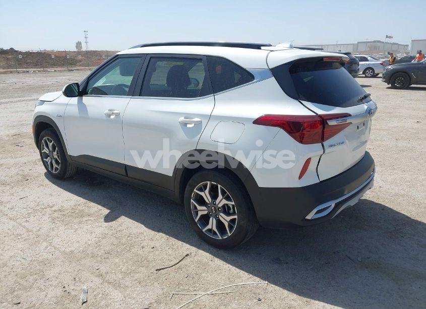Photo 3 of 2021 Kia Seltos EX (VIN KNDERCAA4M7165986)