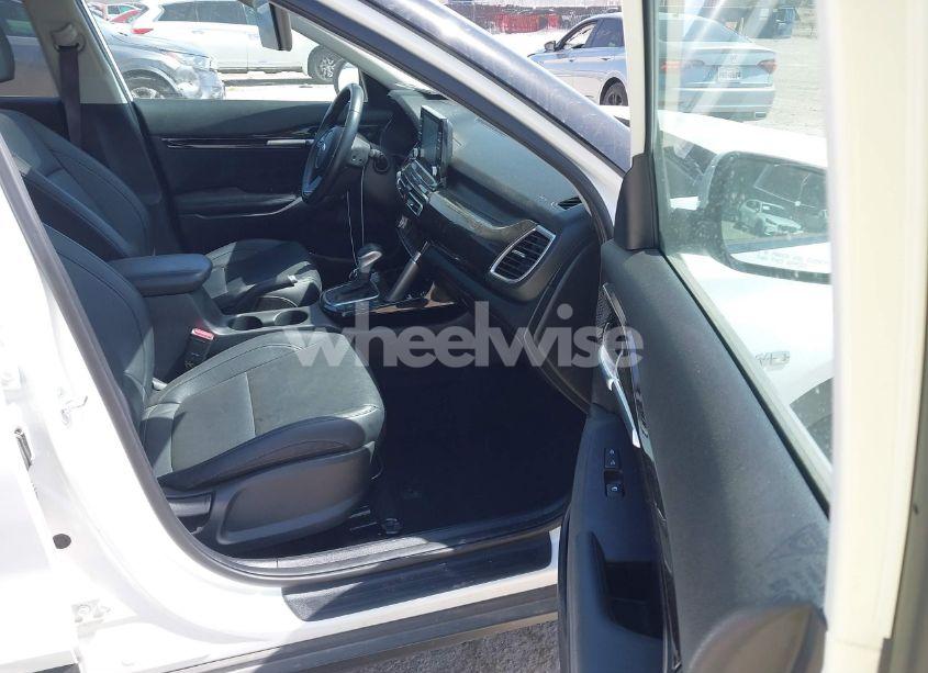 Photo 5 of 2021 Kia Seltos EX (VIN KNDERCAA4M7165986)