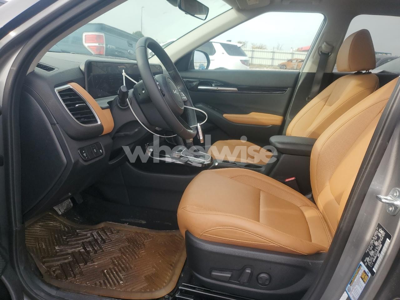 Photo 7 of 2024 KIA SELTOS EX (VIN KNDERCAA4R7650328)