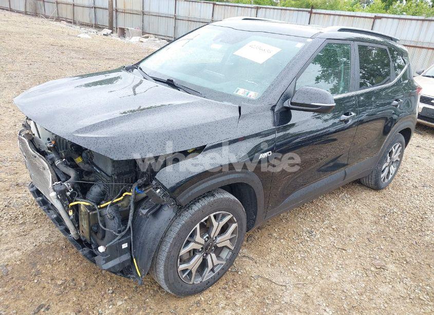 Photo 2 of 2023 Kia Seltos EX (VIN KNDERCAA9P7405196)