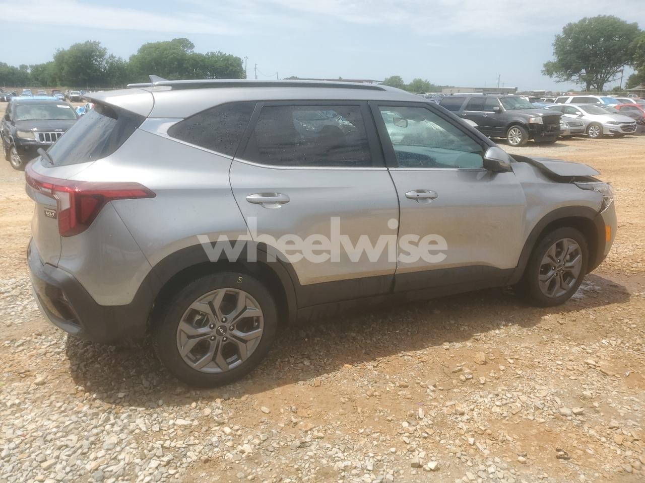 Photo 3 of 2024 KIA SELTOS S (VIN KNDEU2AA1R7501920)