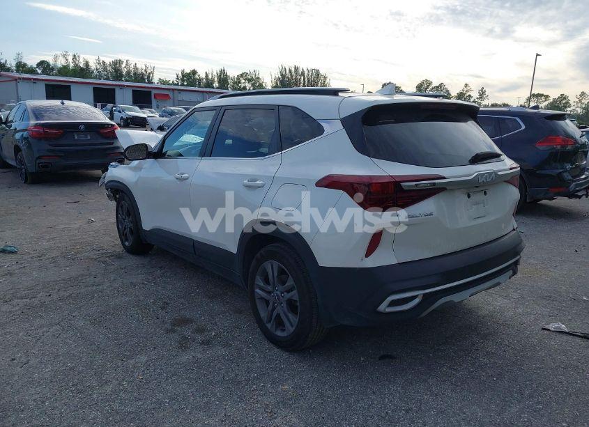 Photo 3 of 2022 Kia Seltos S (VIN KNDEU2AA9N7262868)