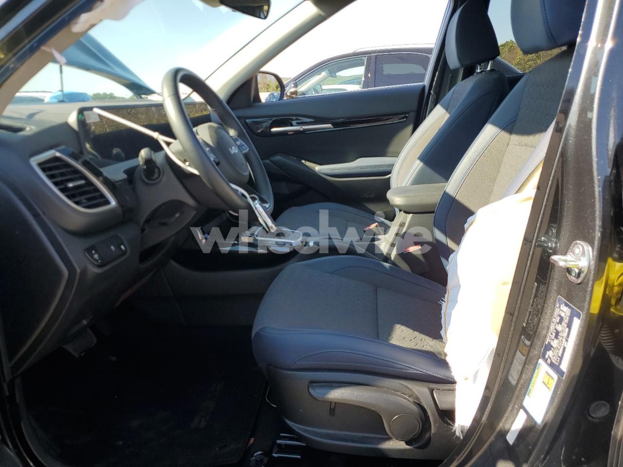 Photo 7 of 2025 KIA SELTOS S (VIN KNDEUCAA0S7795399)