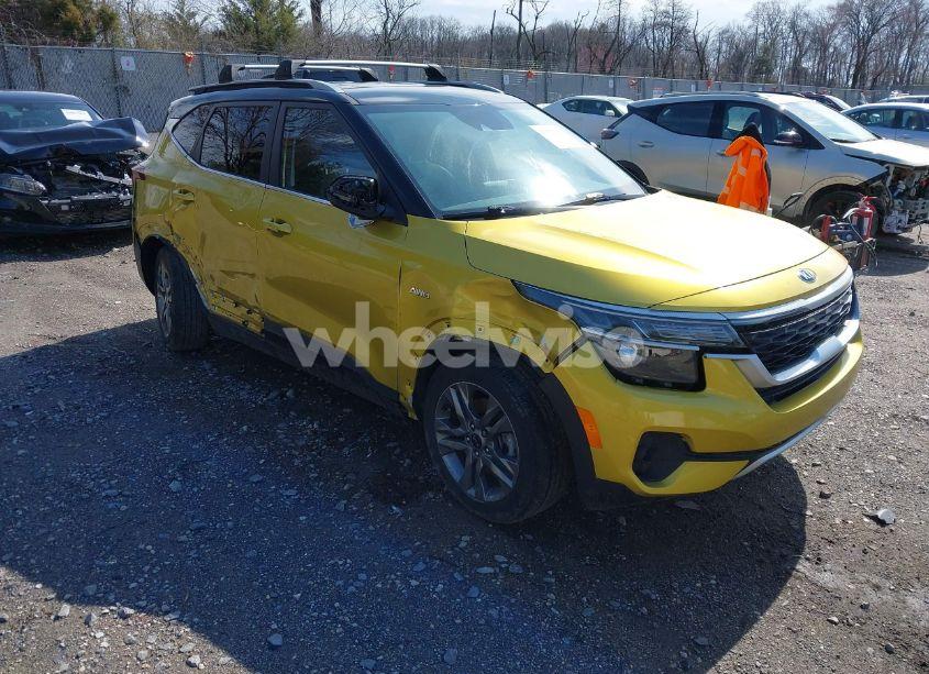 2021 Kia Seltos S (VIN KNDEUCAA3M7168117) main photo