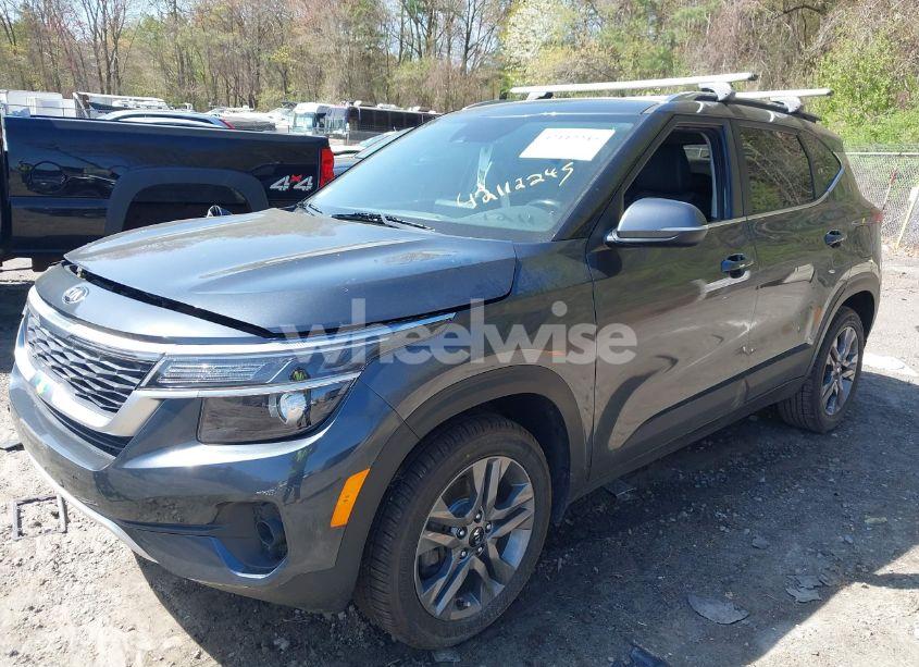 Photo 2 of 2021 Kia Seltos S (VIN KNDEUCAA7M7170551)