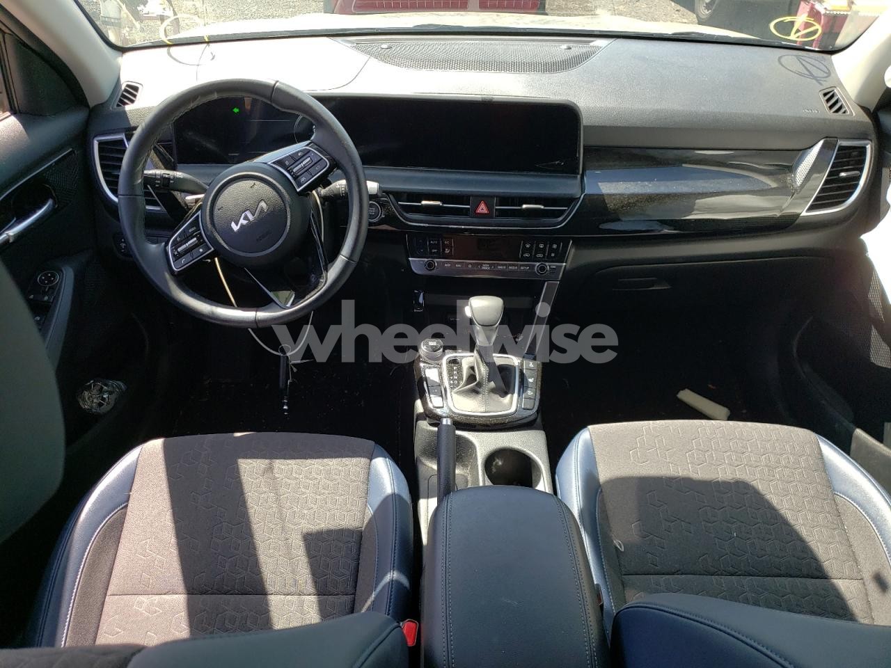 Photo 8 of 2024 KIA SELTOS S (VIN KNDEUCAA7R7486765)