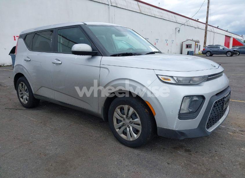 2020 Kia Soul LX (VIN KNDJ23AU0L7110916) main photo