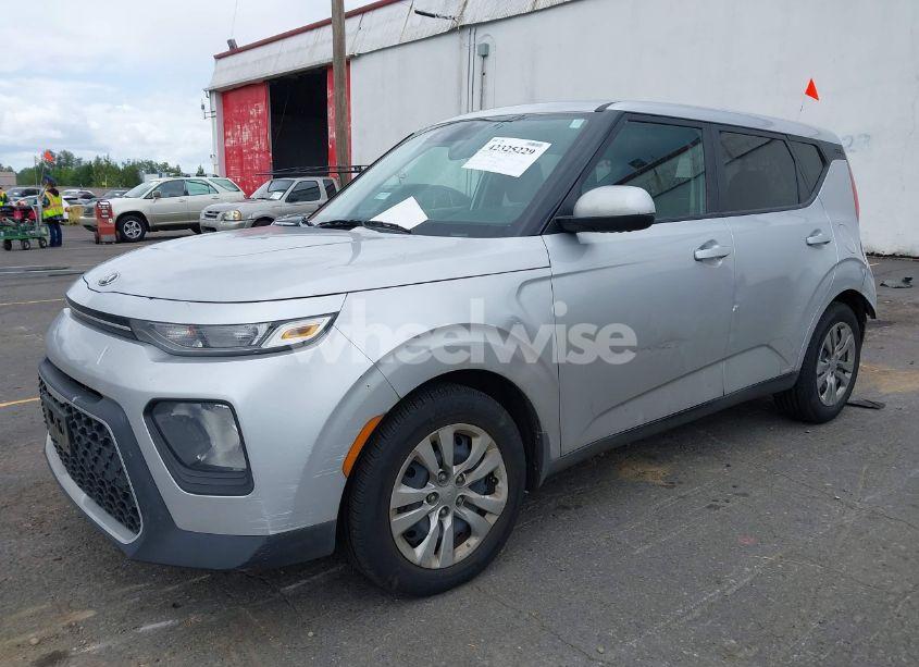 Photo 2 of 2020 Kia Soul LX (VIN KNDJ23AU0L7110916)