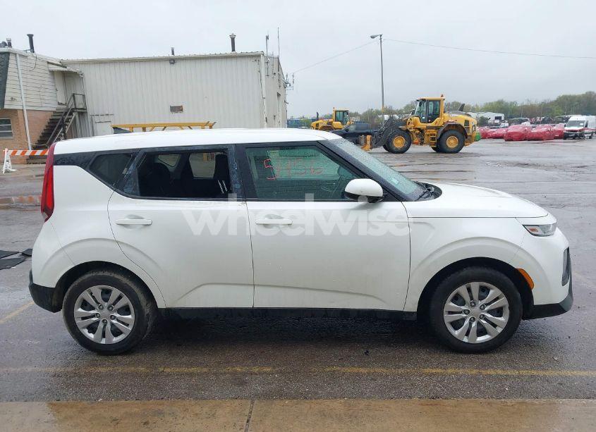 Photo 12 of 2021 Kia Soul LX (VIN KNDJ23AU0M7742896)