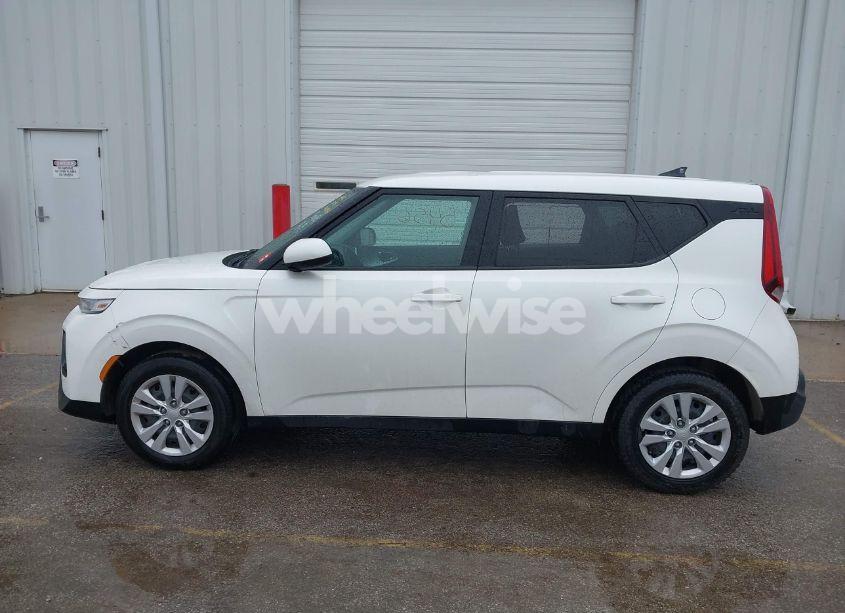 Photo 13 of 2021 Kia Soul LX (VIN KNDJ23AU0M7742896)