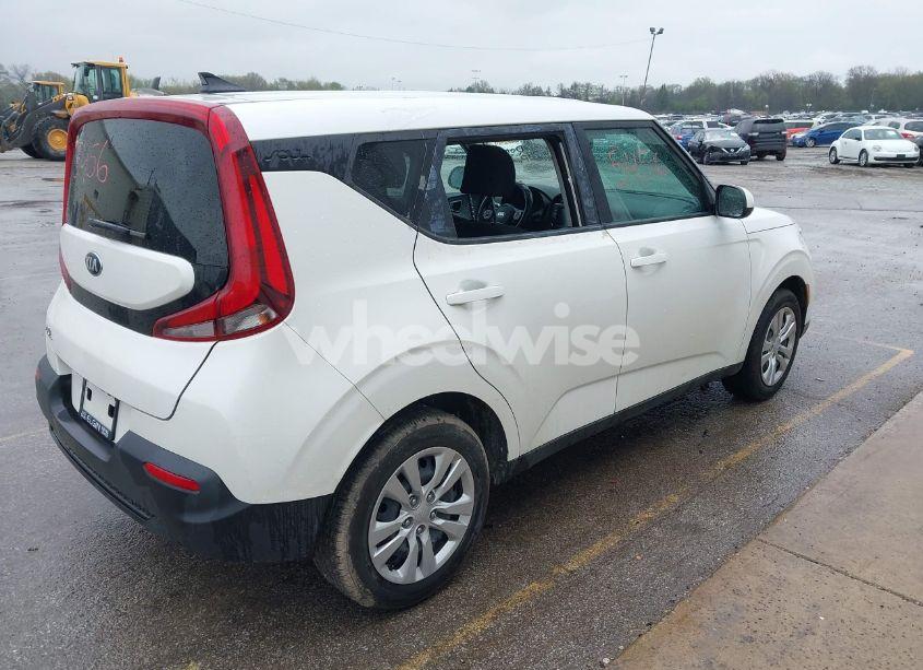 Photo 4 of 2021 Kia Soul LX (VIN KNDJ23AU0M7742896)