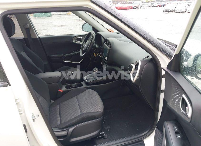 Photo 5 of 2021 Kia Soul LX (VIN KNDJ23AU0M7742896)