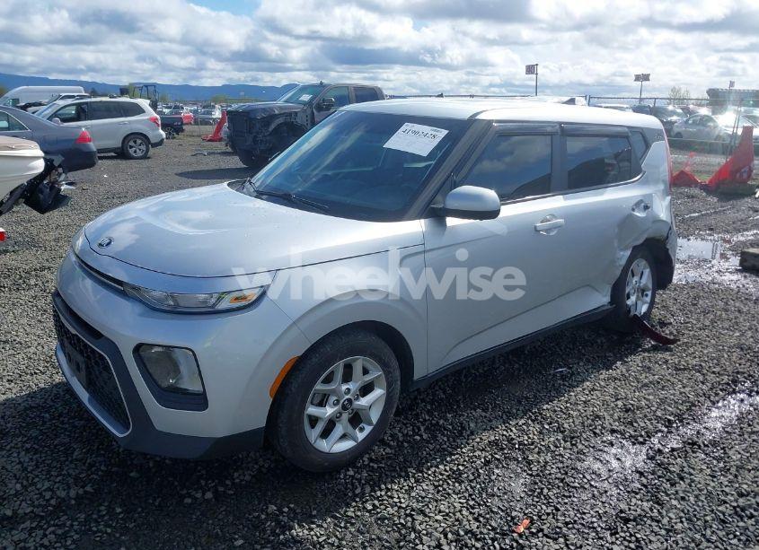 Photo 2 of 2021 Kia Soul S (VIN KNDJ23AU0M7747371)