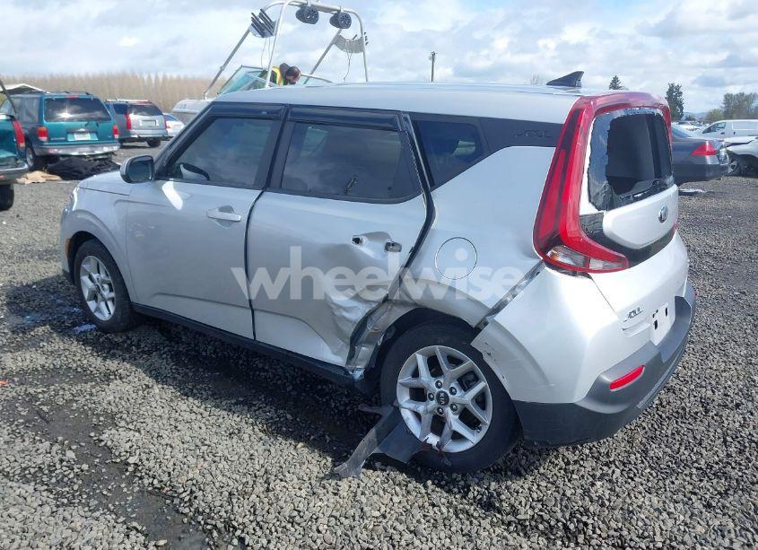 Photo 3 of 2021 Kia Soul S (VIN KNDJ23AU0M7747371)