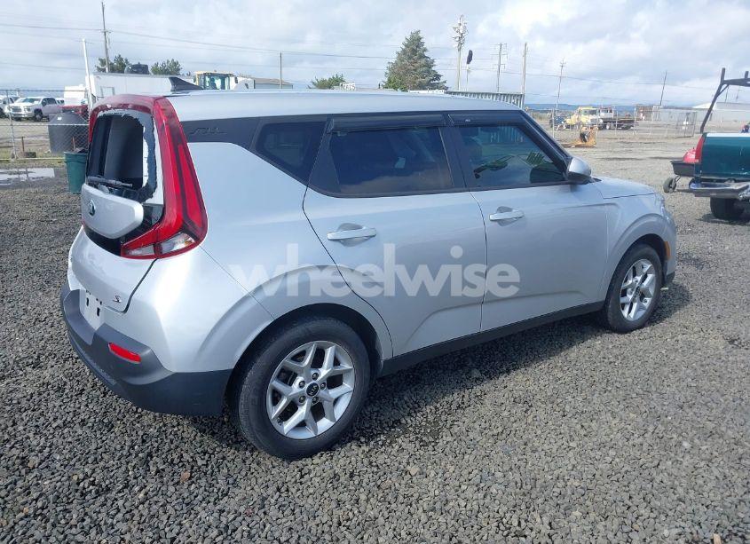 Photo 4 of 2021 Kia Soul S (VIN KNDJ23AU0M7747371)